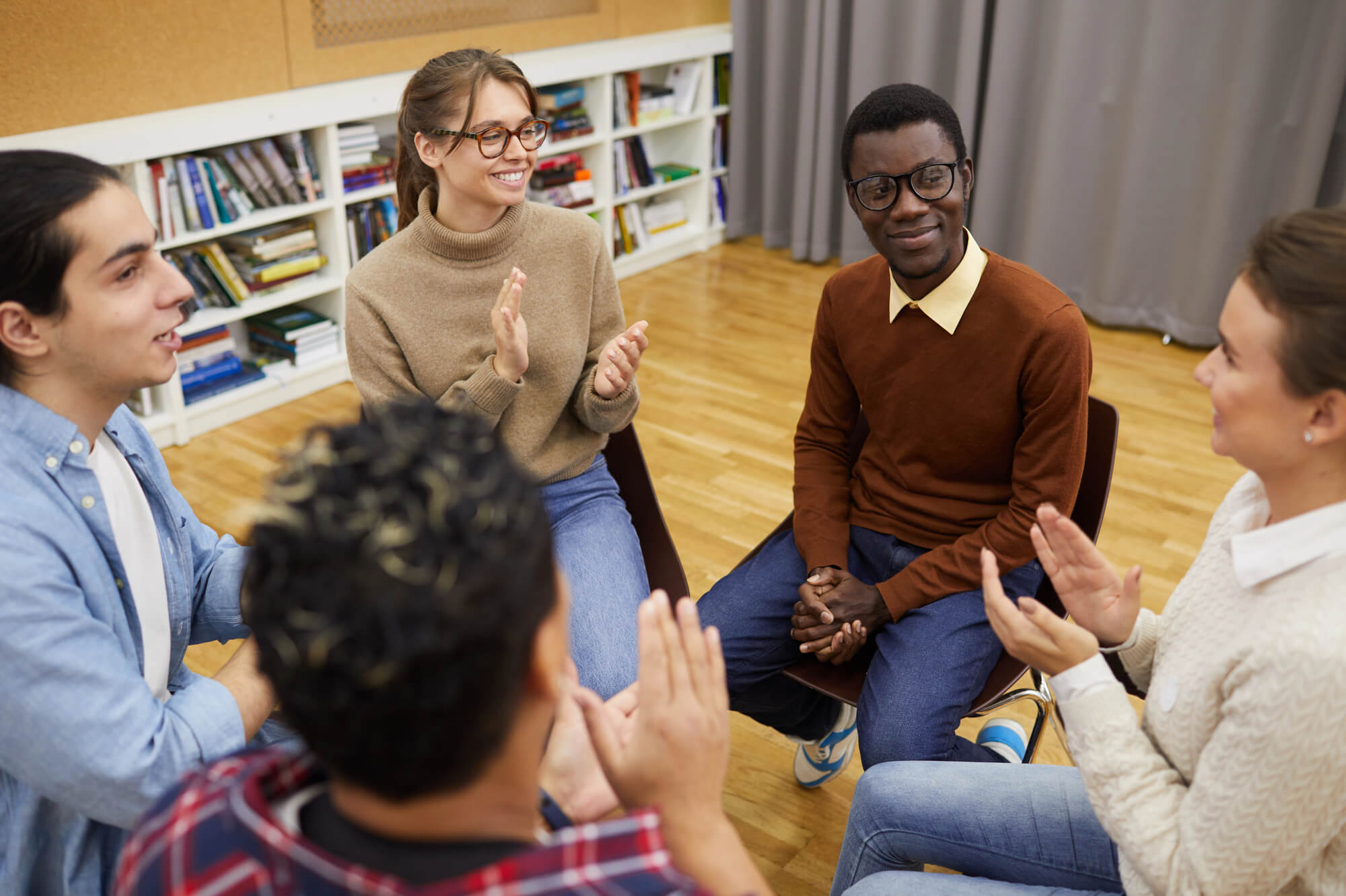Diverse group of people in an evening IOP addiction treatment program in new jersey